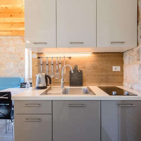 Jes Old Town Studio Apartment สปลิท ภายนอก รูปภาพ